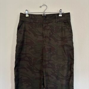 Evereve Linen Cropped Midnight Camo Pant Size 31 EUC